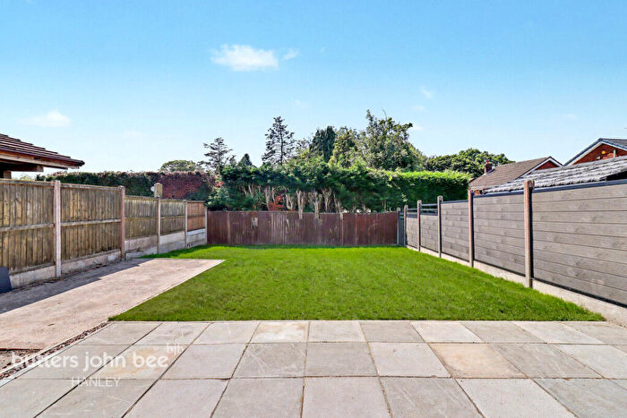 3 Bedroom Semi-Detached Bungalow To Rent In Meigh Road, Stoke-on-trent, ST2