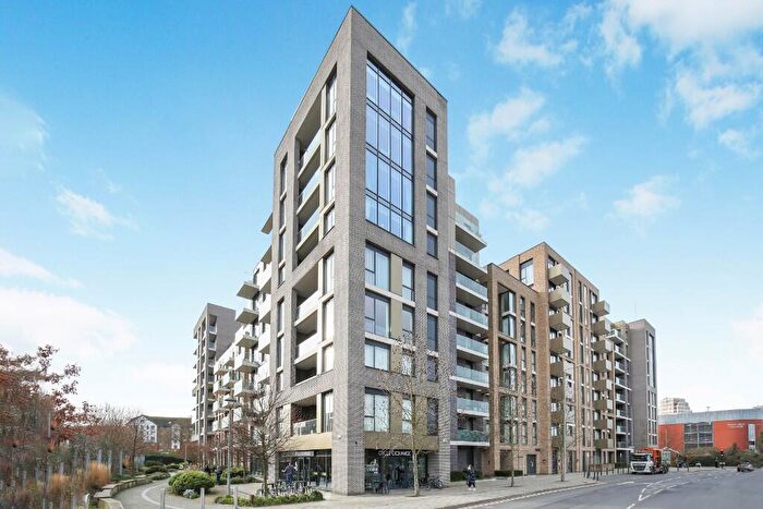 3 Bedroom Apartment For Sale In Queenshurst Square, Kingston Upon Thames, Surrey, KT2