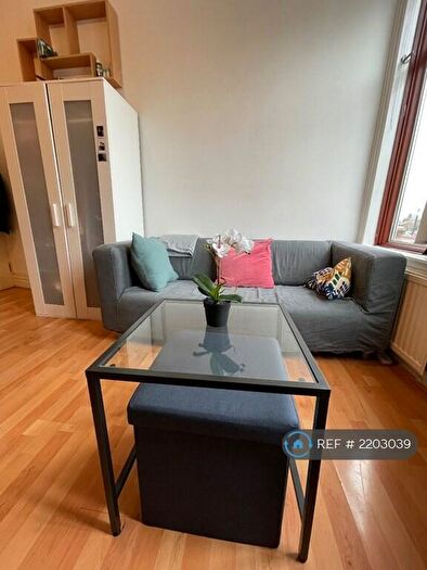 Studio To Rent In Burroughs Parade, London, NW4