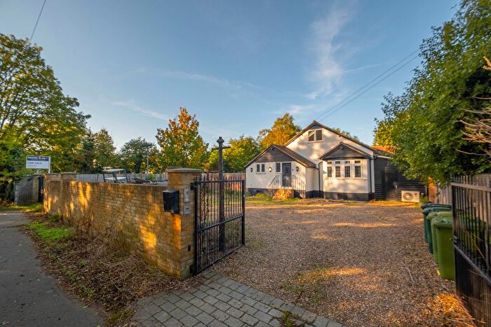 3 Bedroom Detached House For Sale In Ferry Lane, Shepperton, TW17