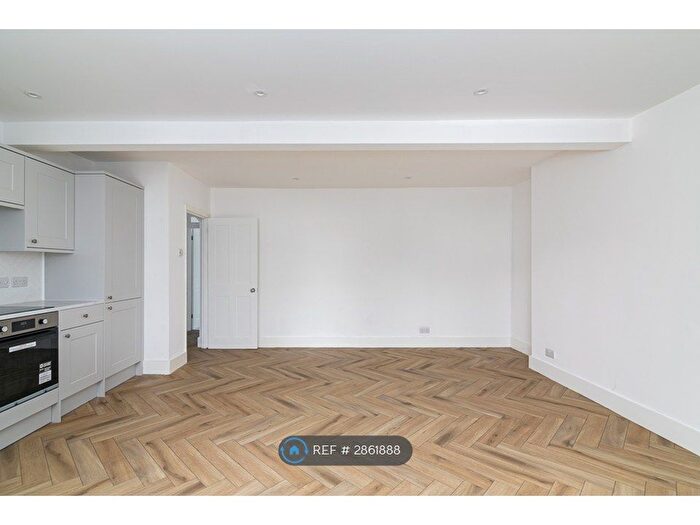 2 Bedroom Flat To Rent In Hervey Road, London, SE3