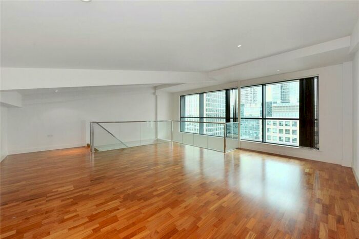 2 Bedroom Flat For Sale In Discovery Dock Apartments East, South Quay Square, E14