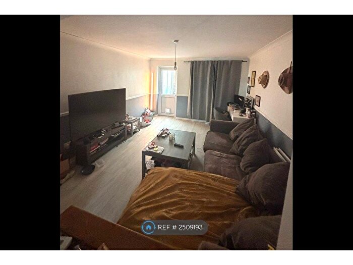 2 Bedroom Terraced House To Rent In Spencer Way, Redhill, RH1