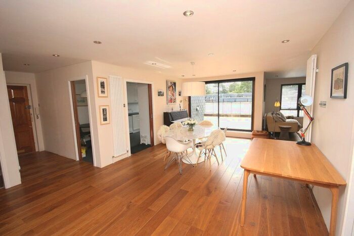 4 Bedroom Flat To Rent In Rocheid Park, Edinburgh EH4