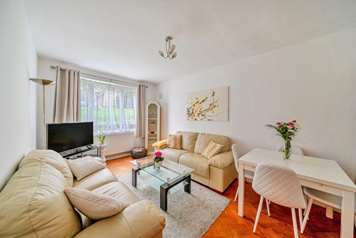 1 Bedroom Flat For Sale In Crescent Road, London, N8