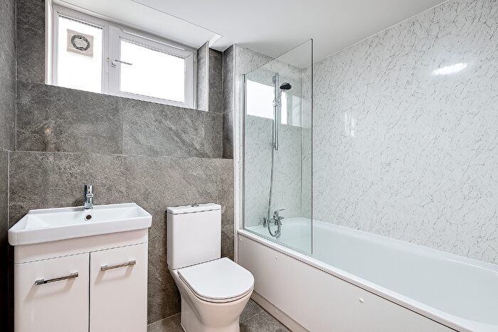 5 Bedroom Apartment To Rent In Battersea Bridge Road, London, SW11