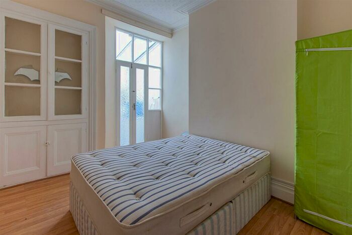5 Bedroom Private Hall To Rent In Mackintosh Place, Roath, CF24