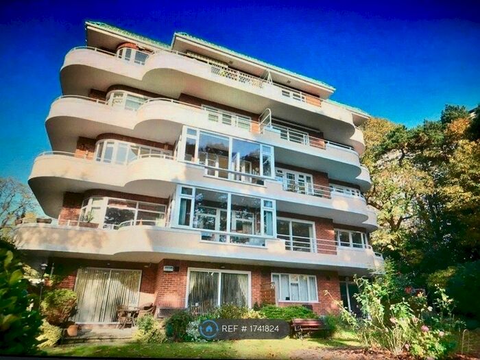 2 Bedroom Flat To Rent In Durley Chine Court, Bournemouth, BH2