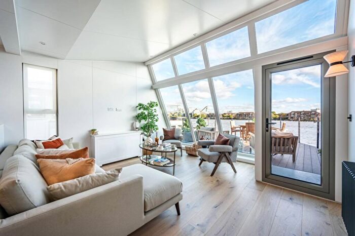 2 Bedroom House Boat To Rent In Cheyne Walk, Chelsea, London, SW10