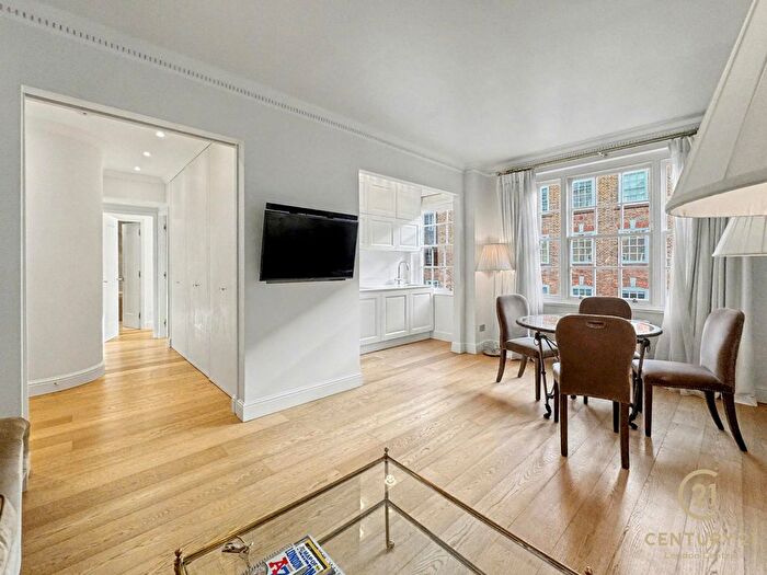 2 Bedroom Flat To Rent In Upper Grosvenor Street, Mayfair, London, W1K