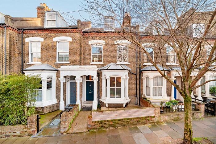 3 Bedroom Flat For Sale In Hatchard Road, Upper Holloway, N19