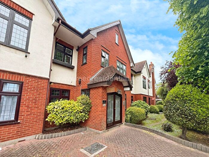 2 Bedroom Flat To Rent In Hadleigh Road, Leigh On Sea, SS9