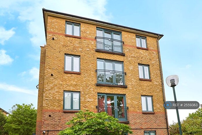 2 Bedroom Flat To Rent In Kempton Court, London, E1
