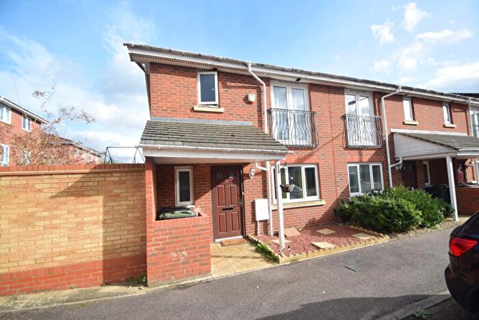 3 Bedroom End Of Terrace House To Rent In Primrose Close, Luton, Bedfordshire, LU3