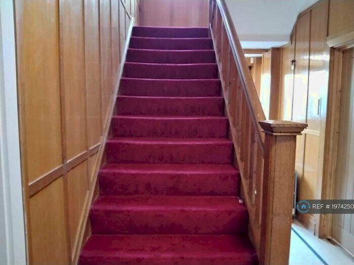 1 Bedroom Flat To Rent In Parkside, Westcliff-On-Sea, SS0