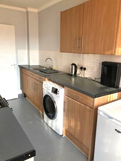 1 Bedroom Flat To Rent In Askew Road, London, W12