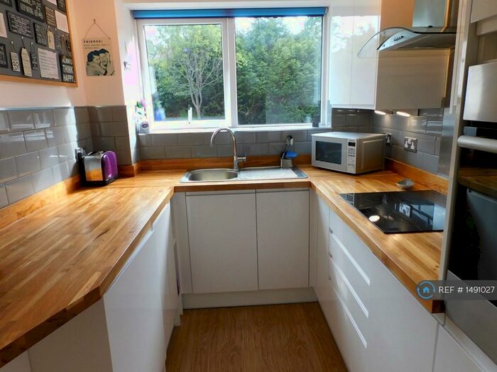 2 Bedroom Flat To Rent In Woodlands, Poole, BH13
