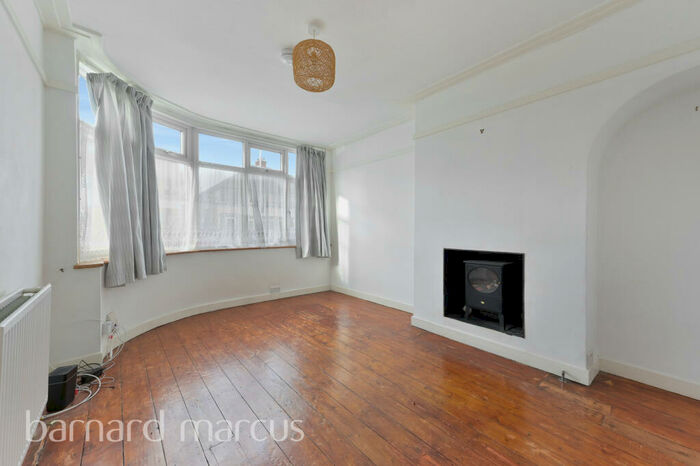 4 Bedroom House To Rent In Cheyne Hill, Surbiton, KT5