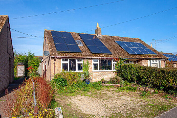 3 Bedroom Semi-Detached Bungalow For Sale In Bowling Green Close, Bampton, Oxfordshire, OX18