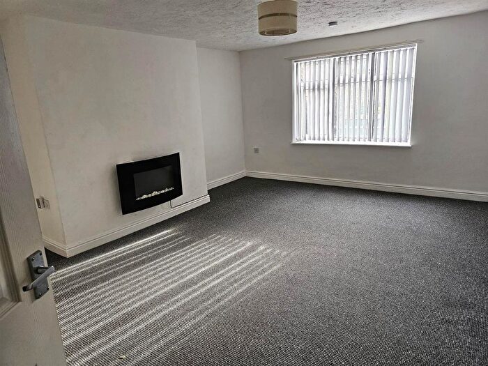 2 Bedroom Flat To Rent In Spring Bank, Hull, HU3