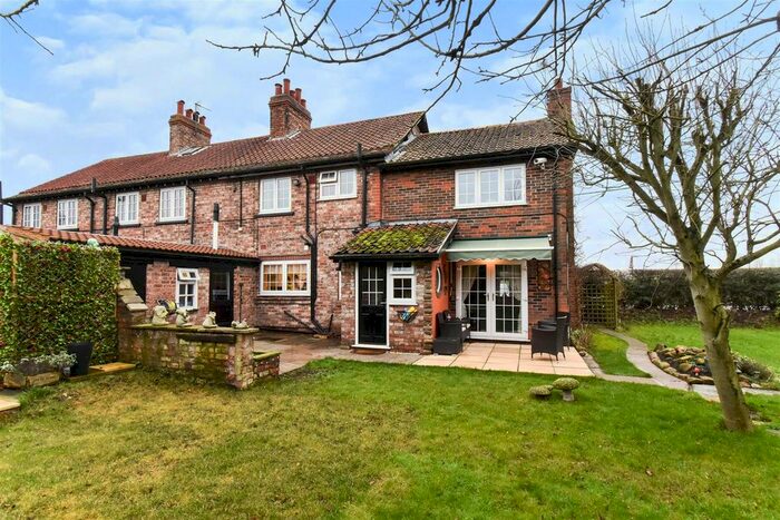 3 Bedroom End Of Terrace House For Sale In Elvington Lane, Grimston, York YO19