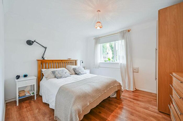 2 Bedroom Flat To Rent In Ramsey Walk, Islington, London, N1