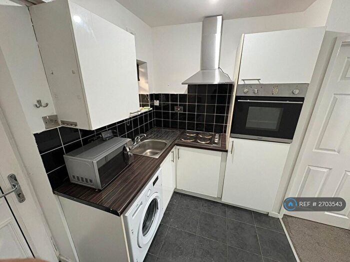 1 Bedroom Flat To Rent In Brook Road, Manchester, M14