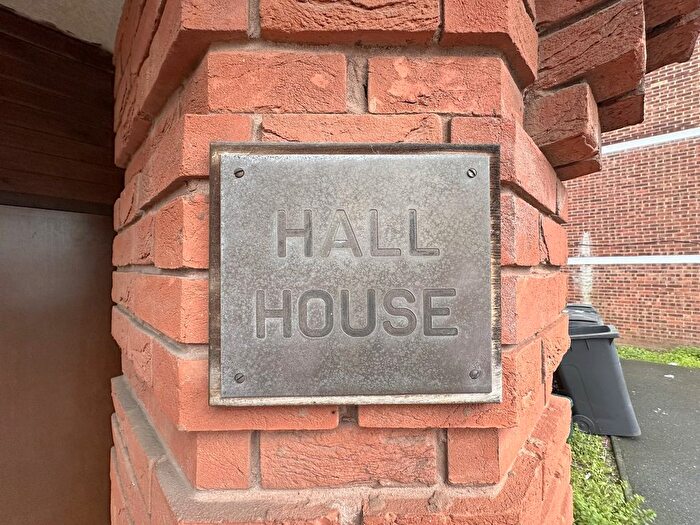 2 Bedroom Flat For Sale In Hall Street, Chelmsford, CM2