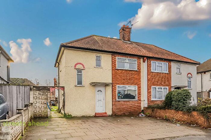 3 Bedroom Semi Detached House For Sale In Mitcham Road, Croydon, CR0