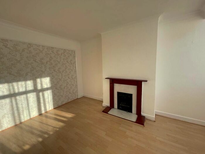 3 Bedroom Semi-Detached House To Rent In The Ridgeway, Harrow, Greater London, HA2