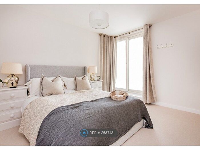 2 Bedroom Flat To Rent In Point Pleasant, London, SW18