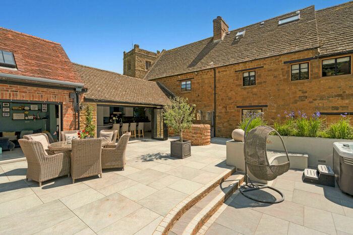 5 Bedroom Country House For Sale In Church Lane, Banbury, OX17