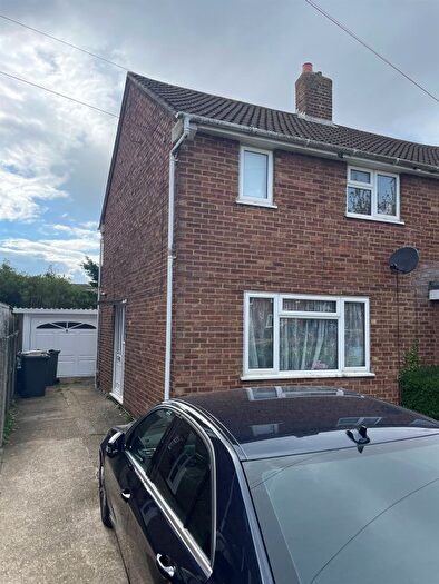 2 Bedroom Semi Detached House For Sale In Lalleford Road, Luton, LU2