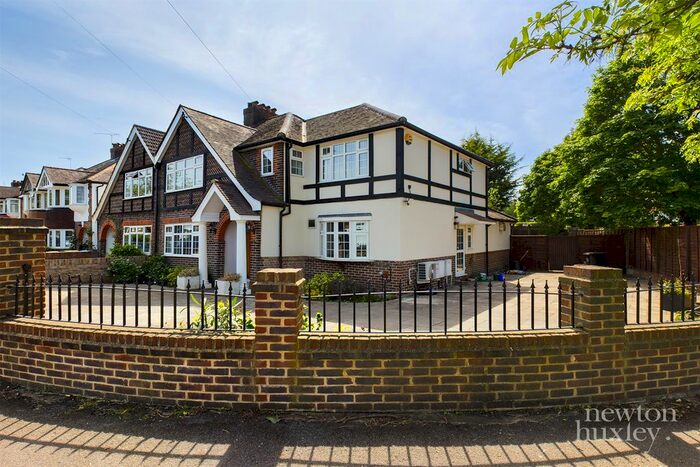 5 Bedroom Semi-Detached House To Rent In Hampton Court Avenue, East Molesey, KT8