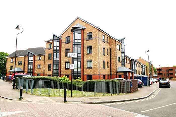 2 Bedroom Flat To Rent In Monteagle Way, London, E5