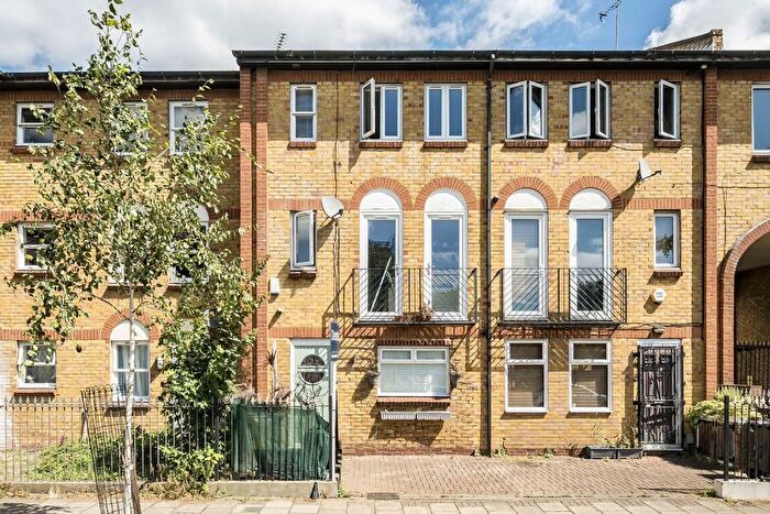 4 Bedroom Terraced House To Rent In Tottenham Road, London, N1