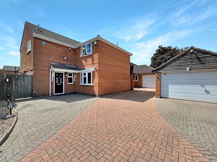 5 Bedroom Detached House For Sale In Sheringham Close, Luton, Bedfordshire, LU2