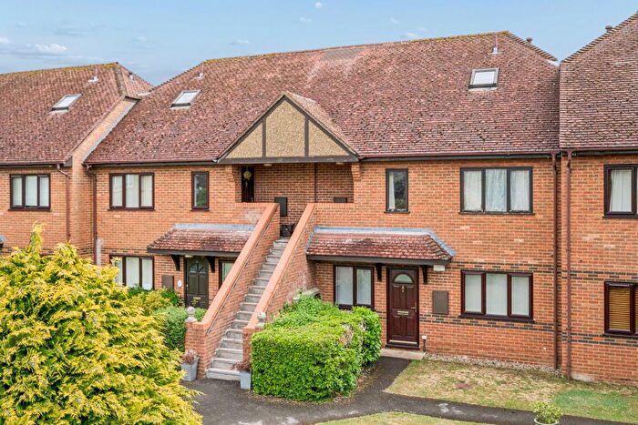 2 Bedroom Flat For Sale In Bobmore Lane, Marlow, SL7