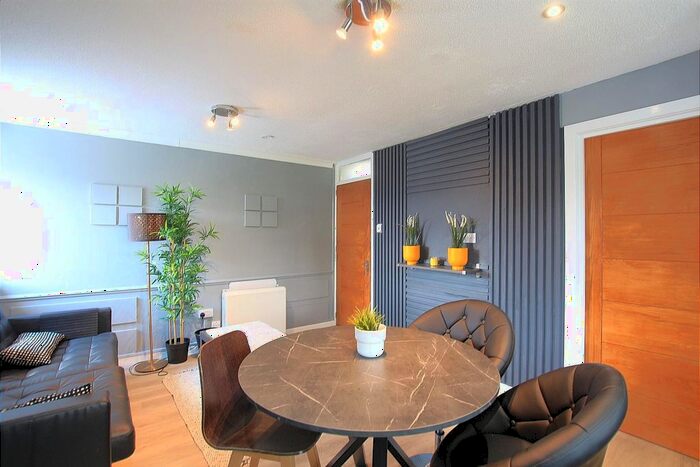 3 Bedroom Flat To Rent In Old Park Mews, Hounslow, TW5