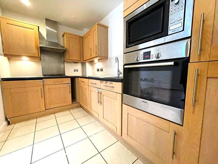 2 Bedroom Flat To Rent In Whippendell Road, Watford, WD18
