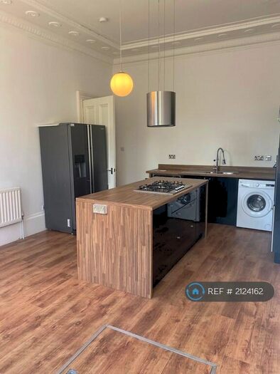 3 Bedroom Flat To Rent In Darnley Street, Glasgow, G41