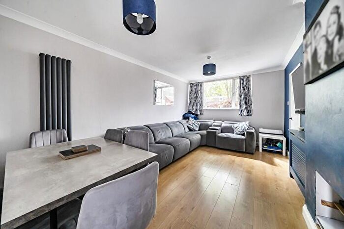 4 Bedroom Terraced House For Sale In Chaucer Road, Farnborough, Surrey, GU14