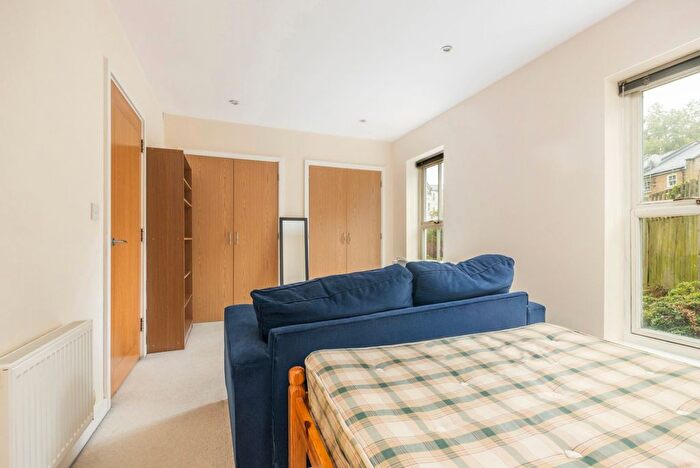 2 Bedroom Flat To Rent In Canal Boulevard, Camden, NW1