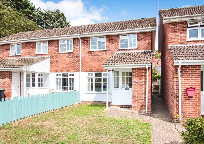 3 Bedroom End Of Terrace House For Sale In Samber Close, Lymington, Hampshire, SO41