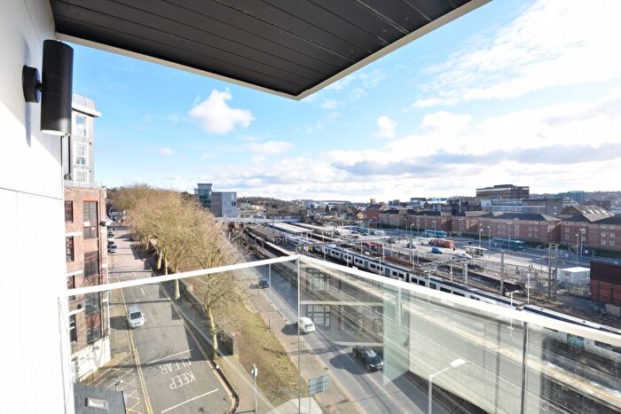 1 Bedroom Flat To Rent In Midland Apartments, Midland Road, Luton, Bedfordshire, LU2