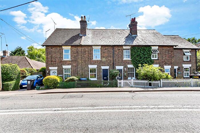 2 Bedroom Cottage For Sale In Newchapel Road, Lingfield, Surrey, RH7