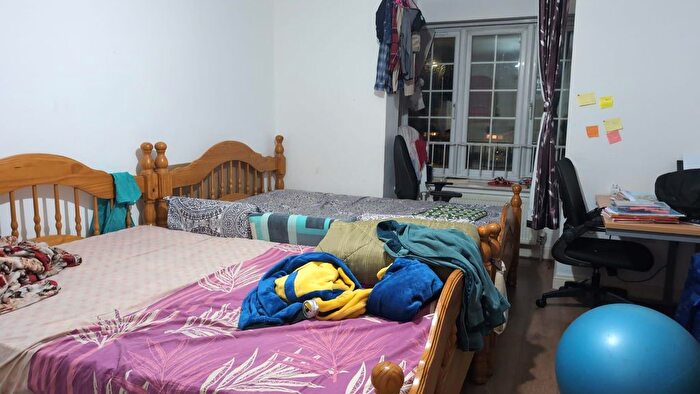 2 Bedroom Flat To Rent In Langley Road, Slough, SL3