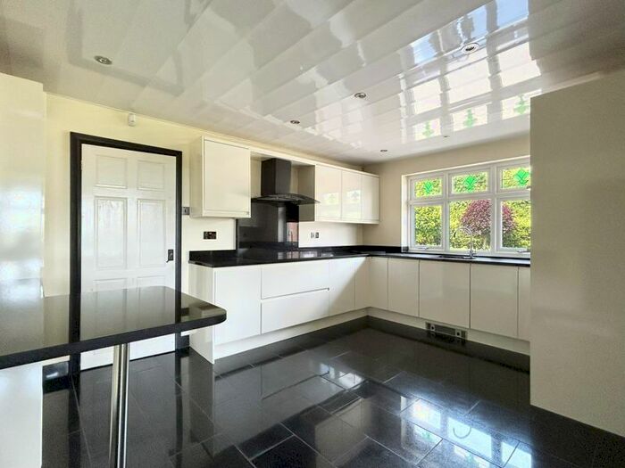 3 Bedroom Detached Bungalow To Rent In Mill Green Lane, Widnes, WA8