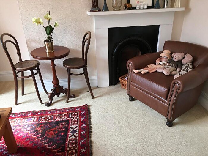 2 Bedroom Flat To Rent In Salisbury Road, Hertfordshire, High Barnet, EN5