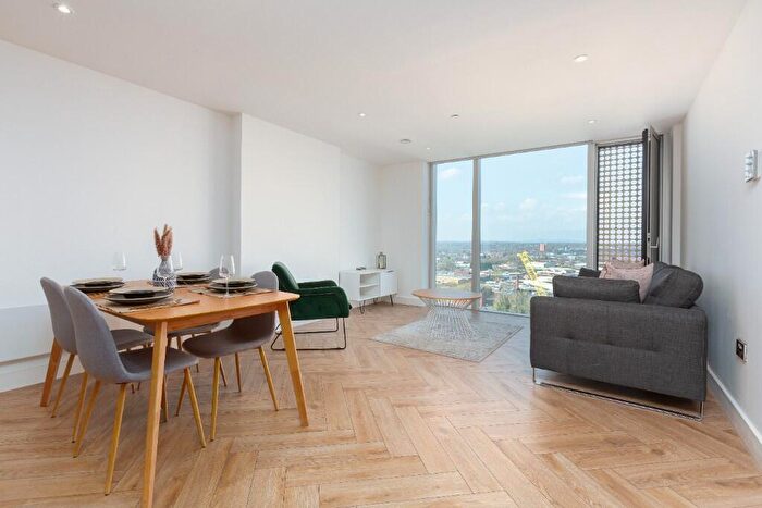 2 Bedroom Flat To Rent In Anaconda Cut, Greengate, M3